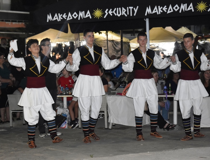 Εντυπωσίασαν οι Λαογραφικοί Σύλλογοι της Νάουσας στην 10η Εμποροπανήγυρη Κοπανού